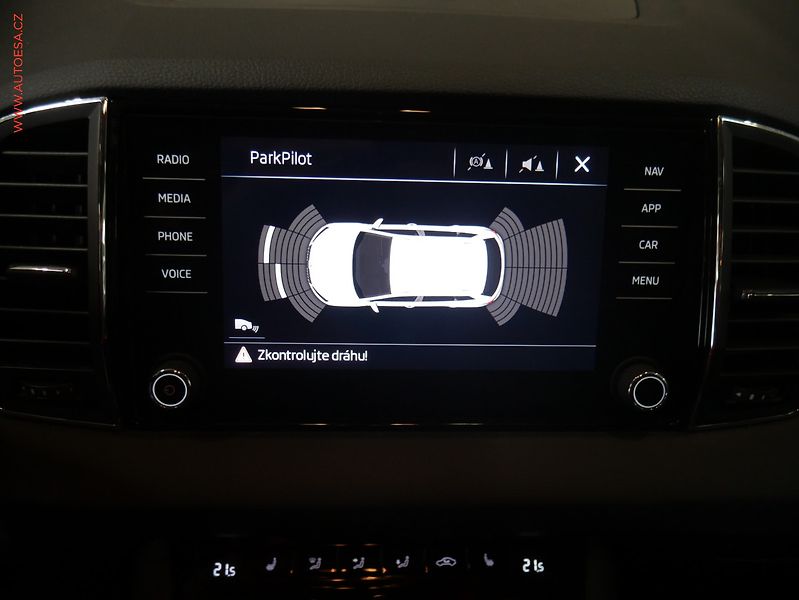 Škoda Karoq (2019) 1.6TDI, Ambition, DSG, +kola - fotka 17 z 21
