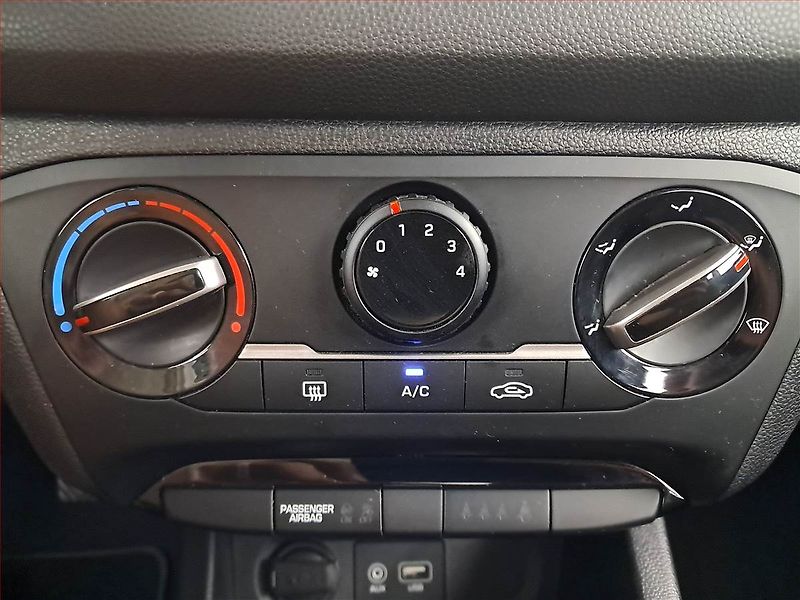 Hyundai i20 (2019) 1.2, Serv.kniha, Park. senzory - fotka 13 z 16