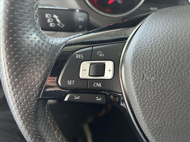 Volkswagen Polo 1,2   TSI,CROSS,SERVISKA,1.MAJ - fotka 14 z 26