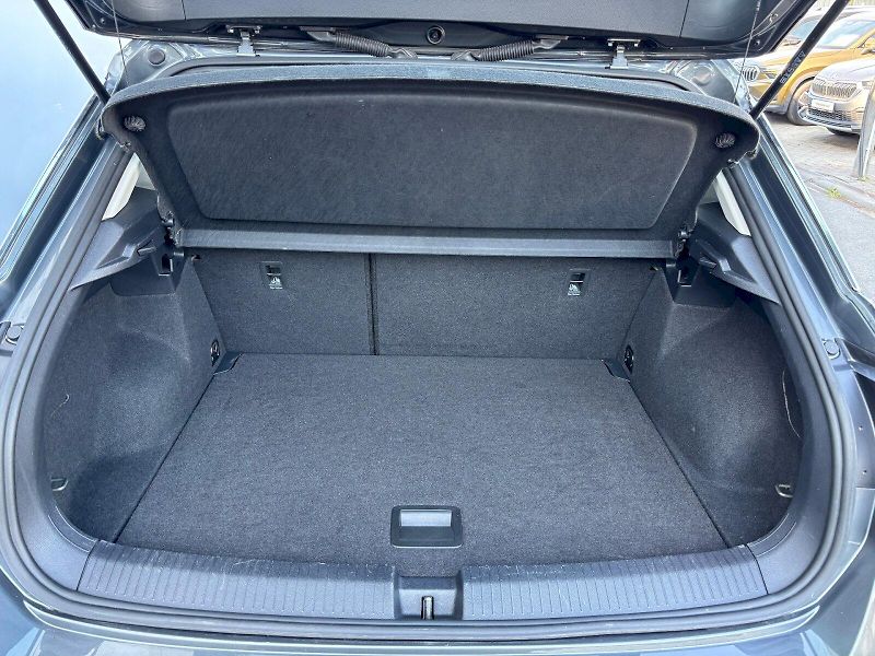Volkswagen T-Roc (2022) 1.0 TSI 81kW - fotka 33 z 35