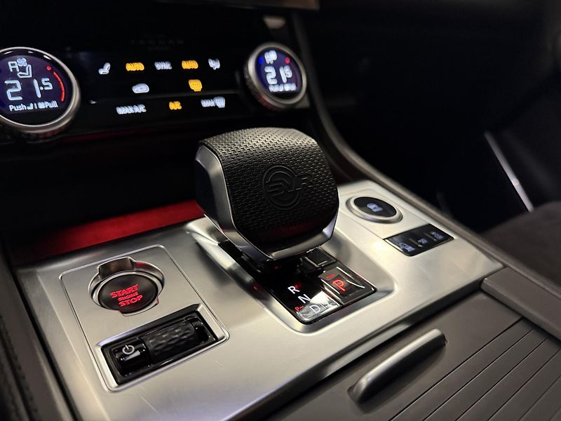 Jaguar F-Pace (2022) 5.0 SVR REZERVOVÁNO  - fotka 19 z 53