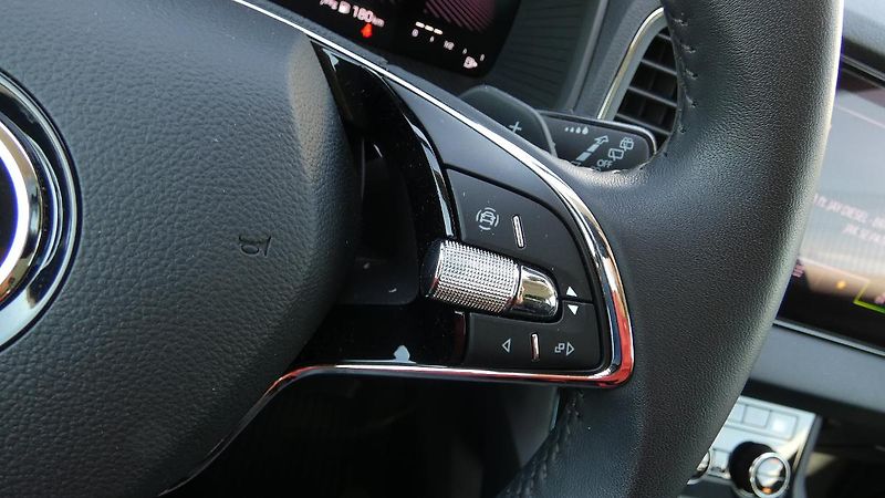 Škoda Karoq 1,5 TSI DSG Ambition - fotka 12 z 23