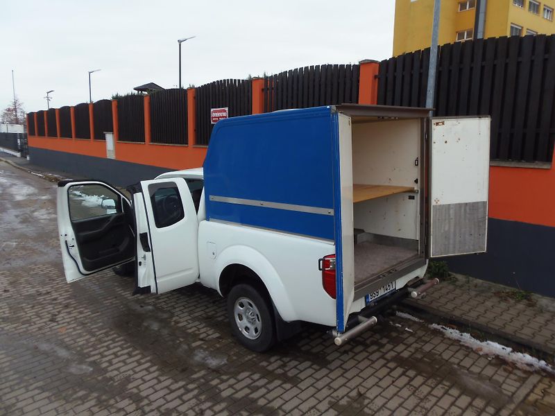 Nissan Navara (2009) King-Cab 2.5 DCi 4x4 tažné 3t - fotka 17 z 22