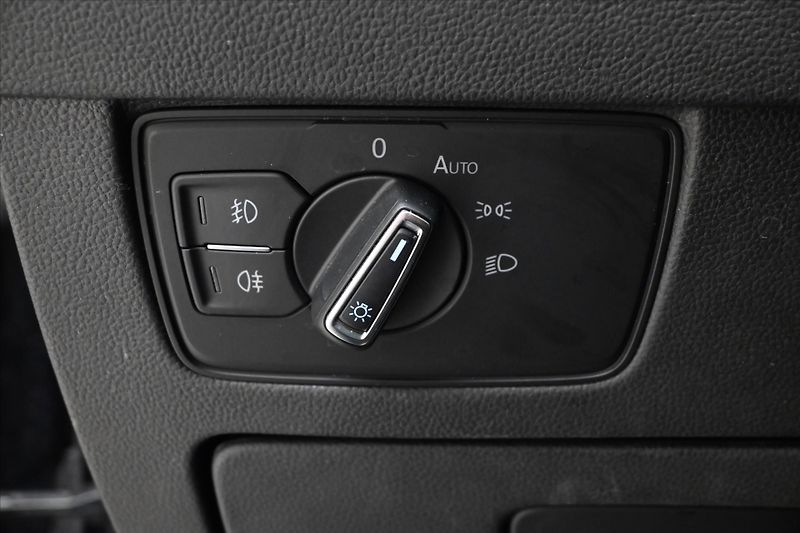 Volkswagen Passat 2,0 TDI 110kW DSG Business Zár - fotka 23 z 27