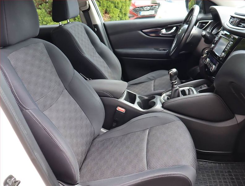 Nissan Qashqai (2016) 1.5 dCi, Serv.kniha, Navi - fotka 9 z 17