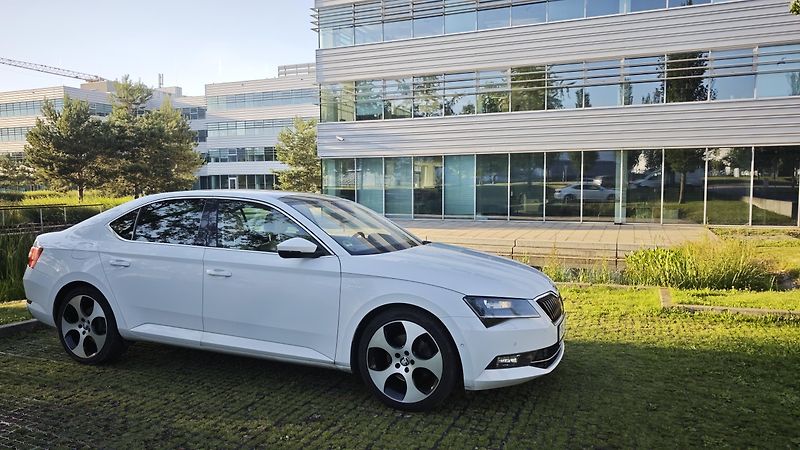 Škoda Superb (2016) L&K 4x4 Reálná plná výbava, ČR - fotka 1 z 17