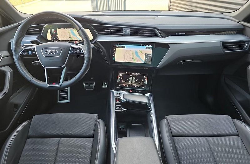 Audi Q8 e-tron 55 Q S-Line 360k Pano Tažné - fotka 20 z 26