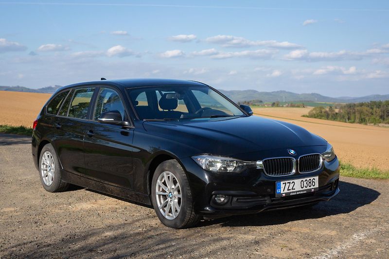 BMW Řada 3 (2017) xDrive - fotka 2 z 24