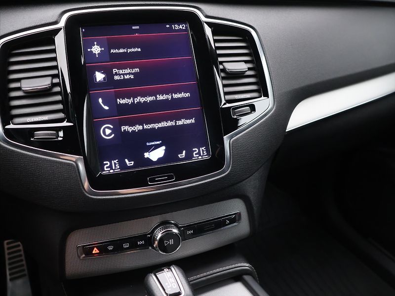 Volvo XC90 2,0 D5 165kW AWD Aut. R-Design - fotka 26 z 39