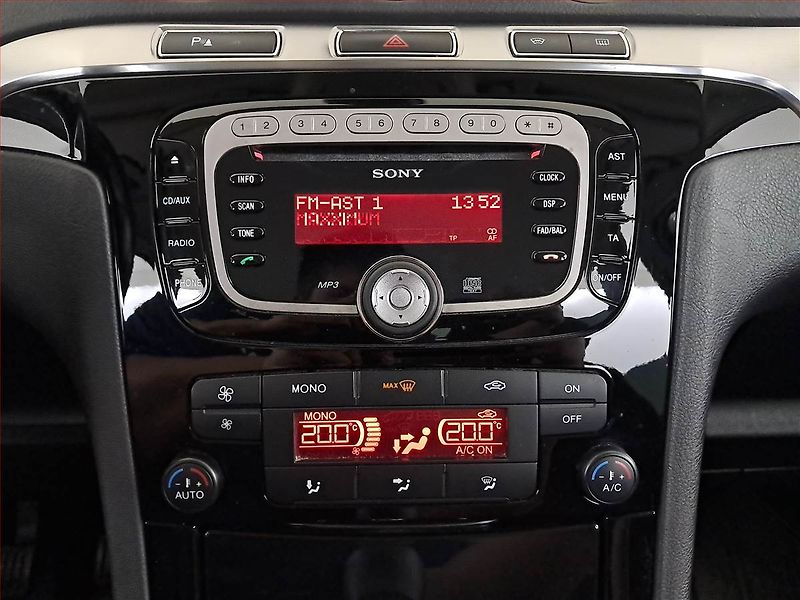 Ford S-MAX (2014) 2.0 TDCi, Serv.kniha, Xenony - fotka 12 z 17