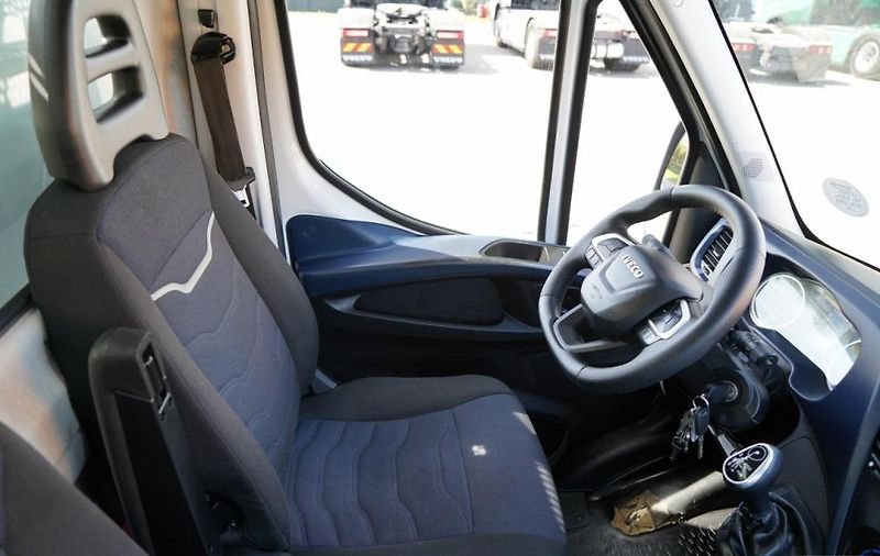 Iveco Daily 35C14HA8 - S3, UZÁVĚRKA, AUTOM - fotka 10 z 12