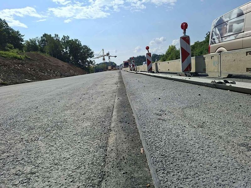 Most Šmejkalka na dálnici D1 projde o víkendu zatěžovací zkouškou. Kvůli ní se v noci uzavře úsek mezi Mirošovicemi a Chocerady v obou směrech.