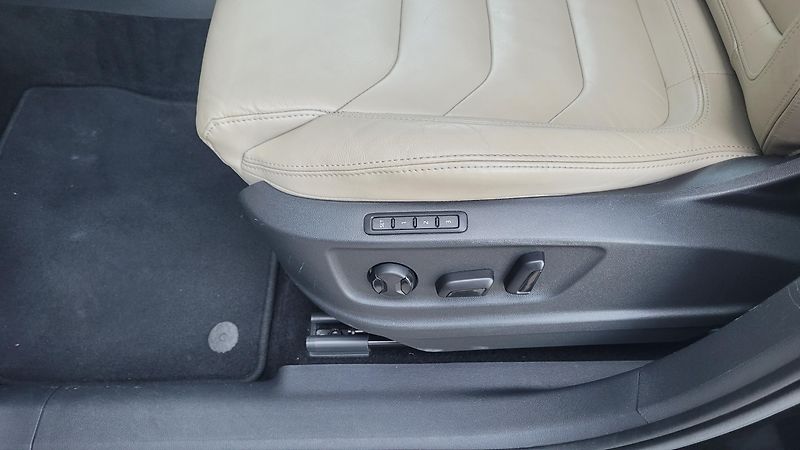 Škoda Kodiaq 2,0 TDI 4x4 DSG 7.MÍST - fotka 22 z 31