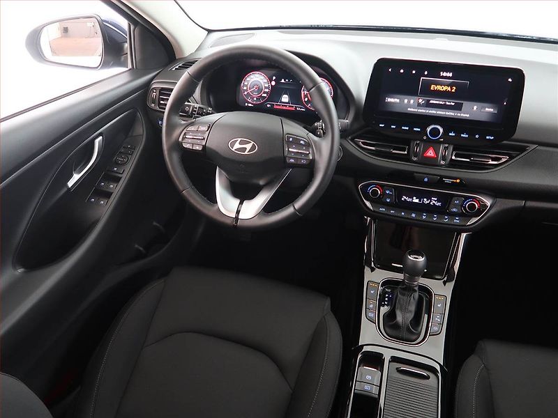 Hyundai i30 (2025) 1.0 T-GDI, Style, FullLed - fotka 7 z 19