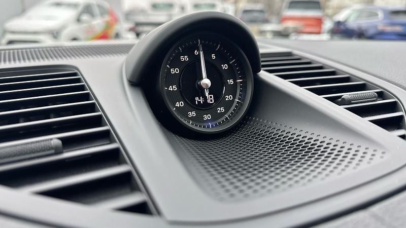 Porsche Panamera 4 E-Hybrid - fotka 27 z 30
