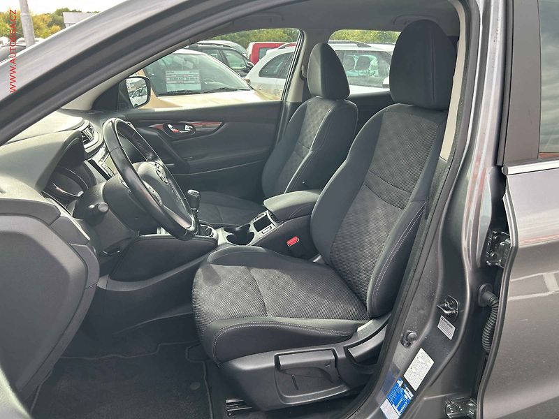 Nissan Qashqai (2014) 1.2 DiG-T, AC, park. kamera - fotka 9 z 20