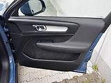 Volvo XC40 T2 FWD MOMENTUM // 1. maj. - náhled 14