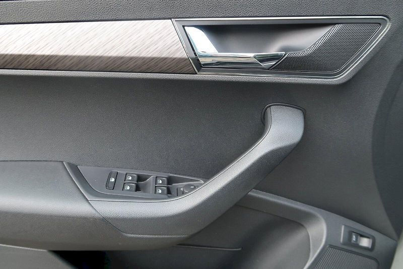 Škoda Karoq (2025) Selection 1,5 TSi/110 kW M - fotka 17 z 34