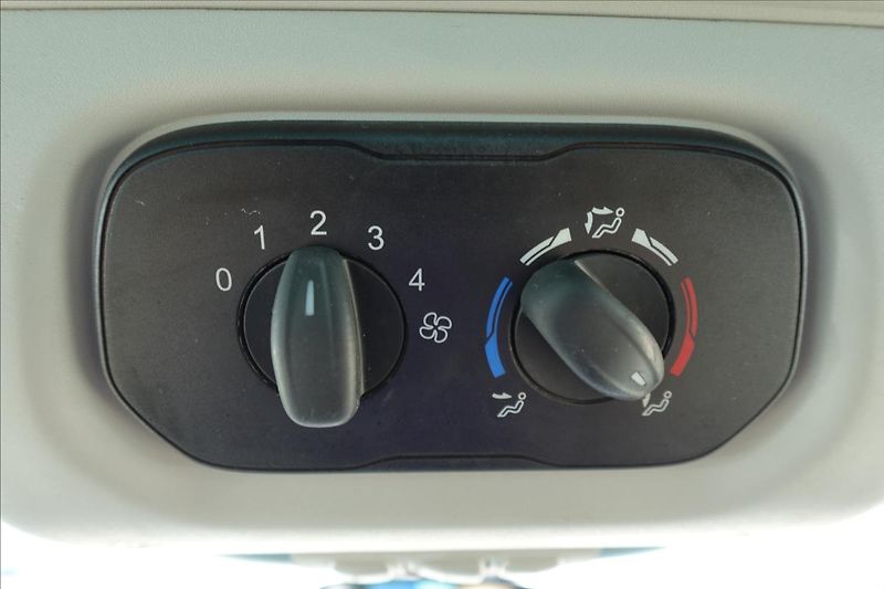 Ford Transit 2,2 TDCI  L3H2 8MÍST BUS KLIMA - fotka 30 z 31