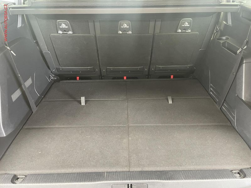 Peugeot 5008 (2017) 1.2 PT, Active - fotka 7 z 15