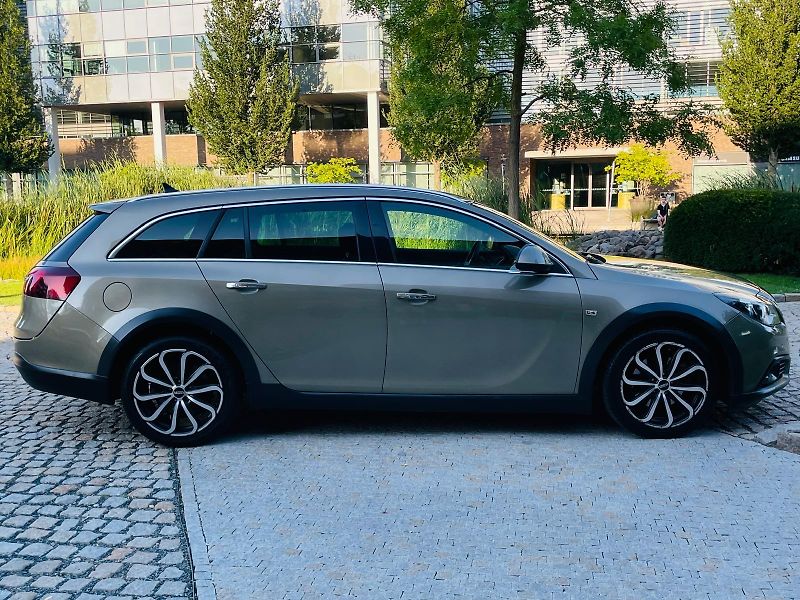 Opel Insignia 2.0CDTi 4x4 MANUÁL KAMERA VÝHŘ - fotka 10 z 49