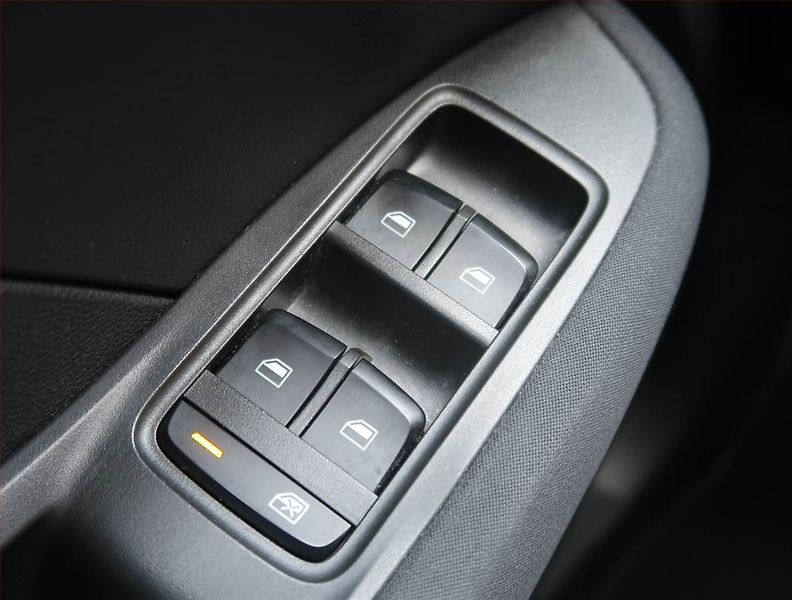 MG ZS (2019) EV 42.5 kWh, SoH 88%, Automat - fotka 16 z 23