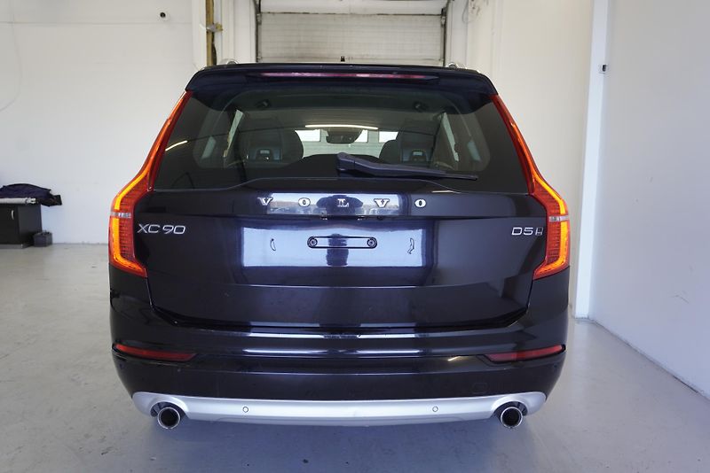 Volvo XC90 D5 MOMENTUM 4WD - fotka 6 z 33