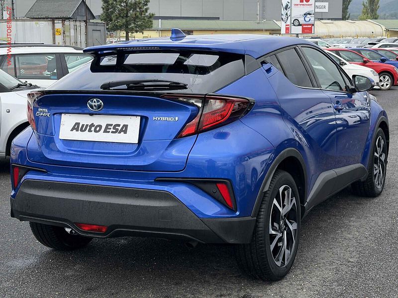 Toyota C-HR (2020) 1.8VVT-i Hybrid, 1.maj,ČR - fotka 4 z 17