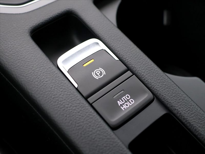 Volkswagen Arteon Shooting Brake 2,0 TDI DSG R-Line Navi Led - fotka 28 z 37