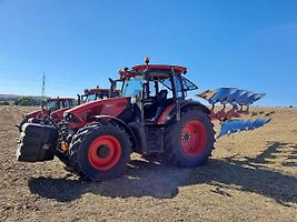Nový traktor Řady 6 představila společnost Zetor Tractors na poli u Vážan nad Litavou. Začala jeho sériová výroba.