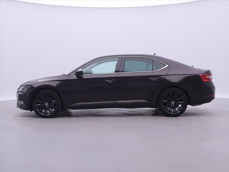 Škoda Superb 2,0 TSI 162kW DSG CZ Style - fotka 4 z 36