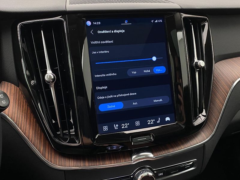 Volvo XC60 B4 AWD DARK PLUS AUT  - fotka 49 z 56
