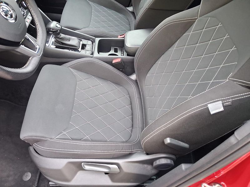 Škoda Karoq (2020) 2,0TDi DSG 4x4 SPORTLINE NAVI - fotka 43 z 48