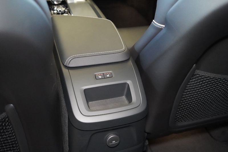 Volvo XC60 T8 PLUS Black Edition, 360°,HK - fotka 45 z 47
