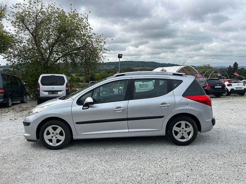 Peugeot 207 1.4i - fotka 2 z 14