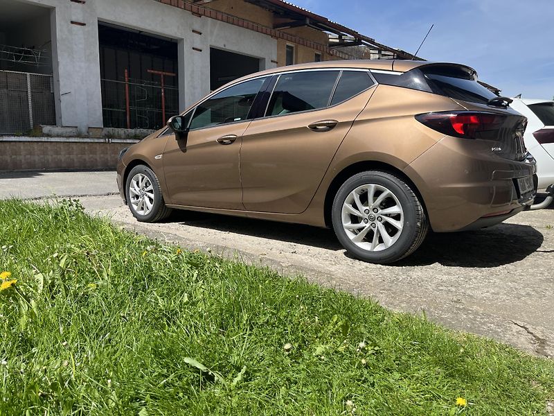 Opel Astra (2017) Kupované jako roční auto - fotka 1 z 9