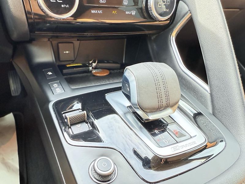 Jaguar E-Pace (2021) 2.0D,4WD,FACELIFT,ZÁRUKA - fotka 15 z 56