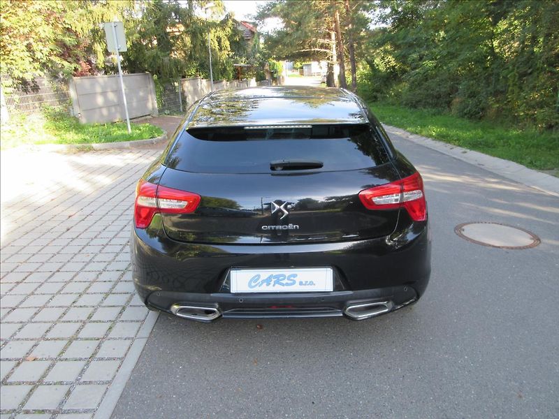 Citroën DS5 2,0 HDi Hybrid, 4x4, automat - fotka 8 z 26