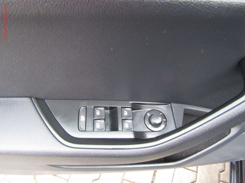 Škoda Superb (2018) 2.0 TDi, Active - fotka 11 z 17