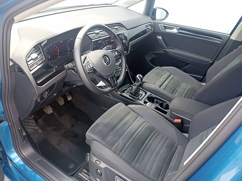 Volkswagen Touran (2022) 1.5TSI Highline Webasto Matrix - fotka 21 z 35