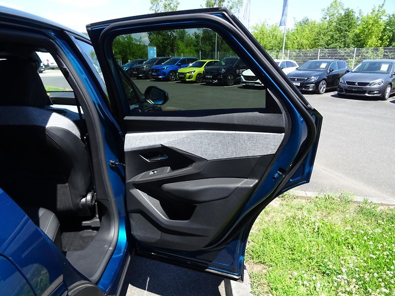 Peugeot 3008 (2025) ALLURE Hybrid 145k e-DCS6 - fotka 17 z 33