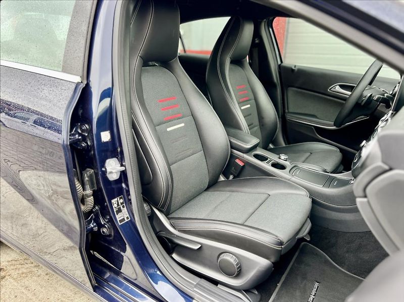 Mercedes-Benz Třídy A 180 d Sport automat - fotka 19 z 45