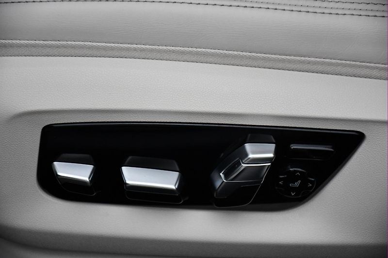 BMW Řada 5 540i xD LUXURY HUD LASER TAŽNÉ - fotka 29 z 46