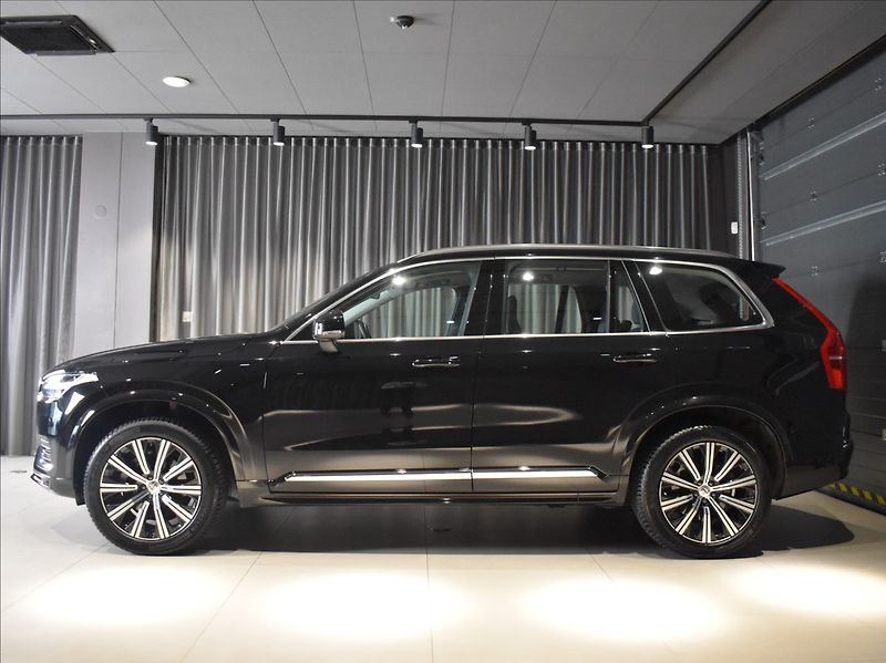 Volvo XC90 2,0 B5 AWD Plus - fotka 2 z 24