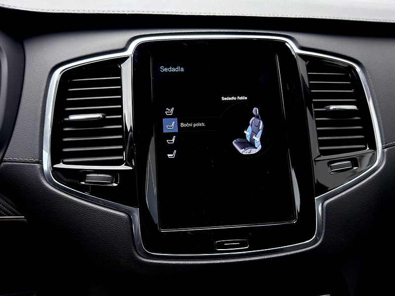 Volvo XC90 D5 AWD R-DESIGN PRO // VZDUCH  - fotka 31 z 60