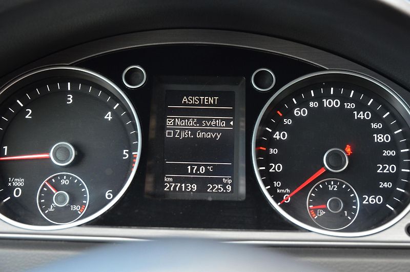 Volkswagen Passat (2014) 2.0 TDi 103kW Bi-XENON / TAŽNÉ - fotka 29 z 39
