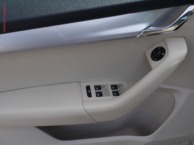 Škoda Octavia (2013) 1.8 TSI 4x4, ČR, DSG, bixen - fotka 16 z 17