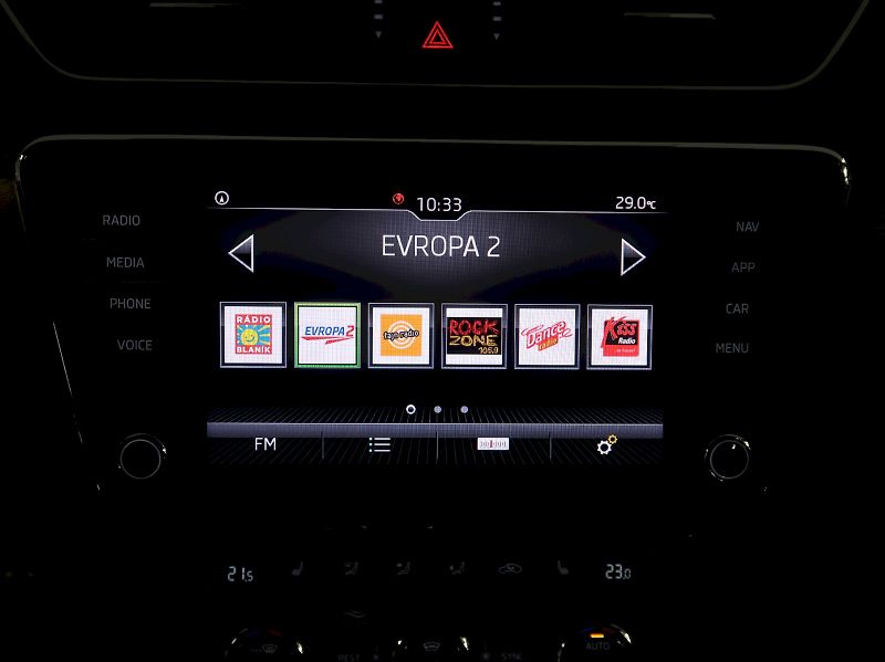 Škoda Superb (2019) STYLE 2.0TDI 140KW 4x4 DSG LED - fotka 26 z 47