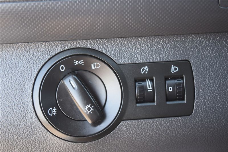 Volkswagen Caddy 1,6 TDI 75KW BEZ KOROZE - fotka 33 z 48