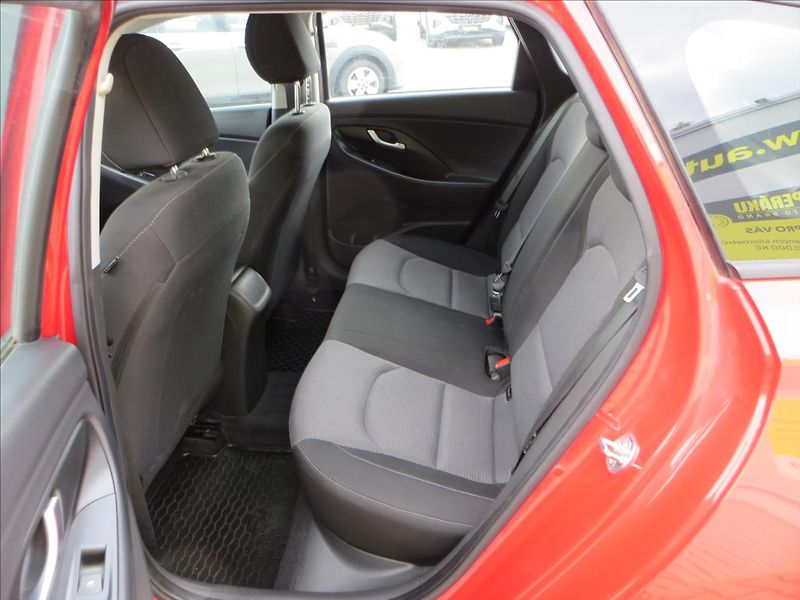 Hyundai i30 1,0 T-GDI 88kW Comfort ČR - fotka 24 z 25